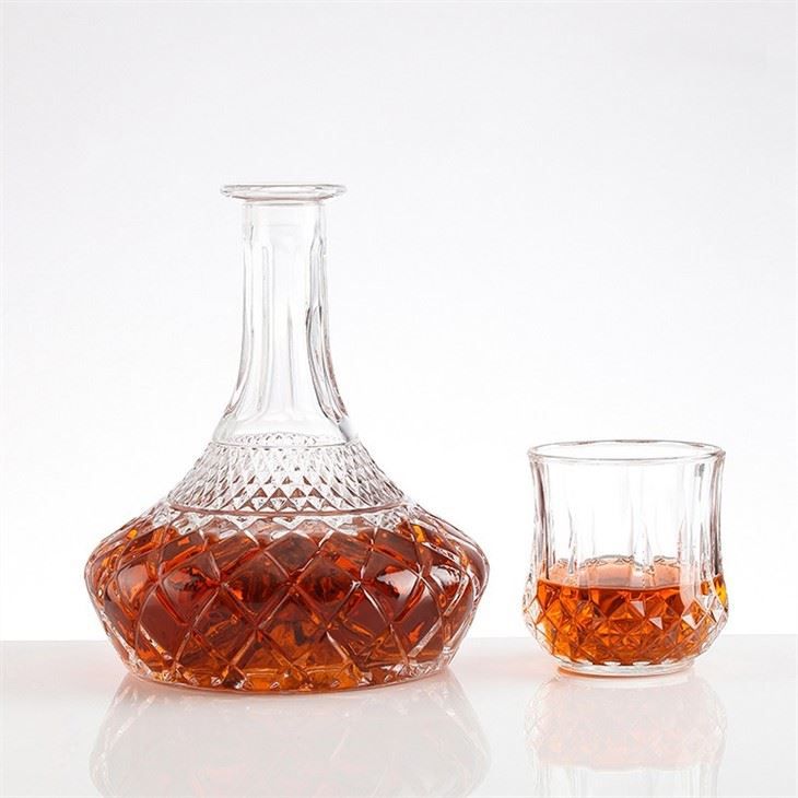 J130-700ml-850g rum bottles