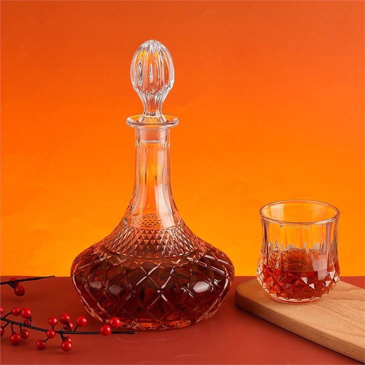 J130-700ml-850g rum bottles